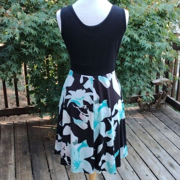 Moyabo Soft Knit Dress - Picture 6 of 13